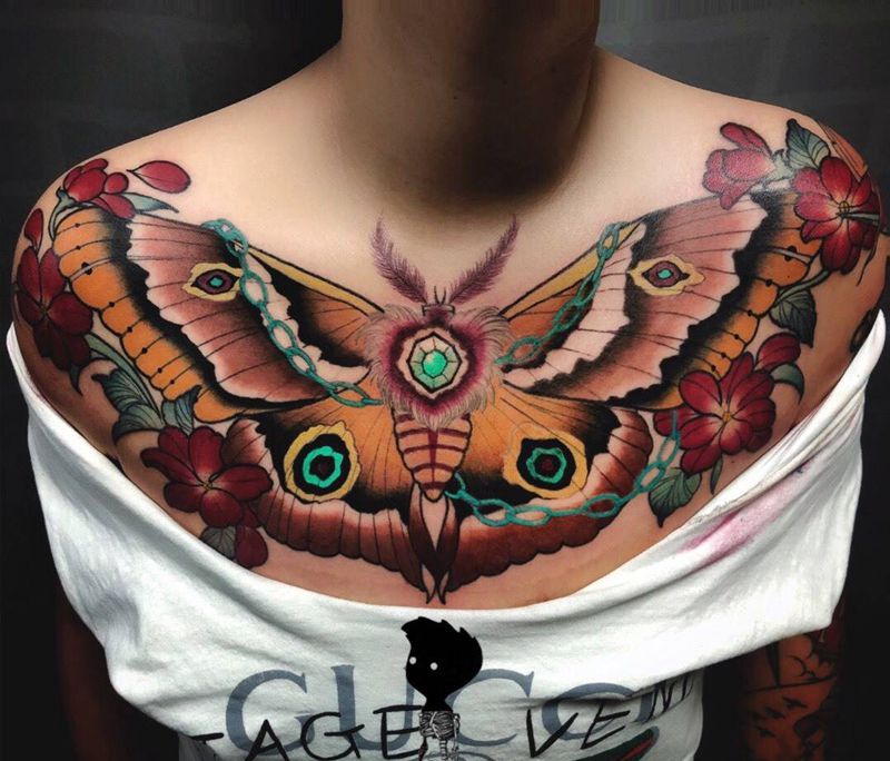 花胸扑棱蛾子纹身图片