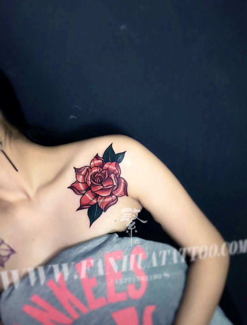 肩花一枚纹身图片