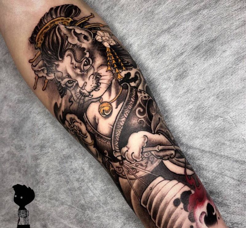 猫妖纹身图片_颈部纹身图案