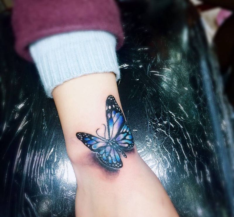 蝴蝶遮盖疤痕纹身图片_成品腿部手部手臂胸部肩部脚部动物纹身图案