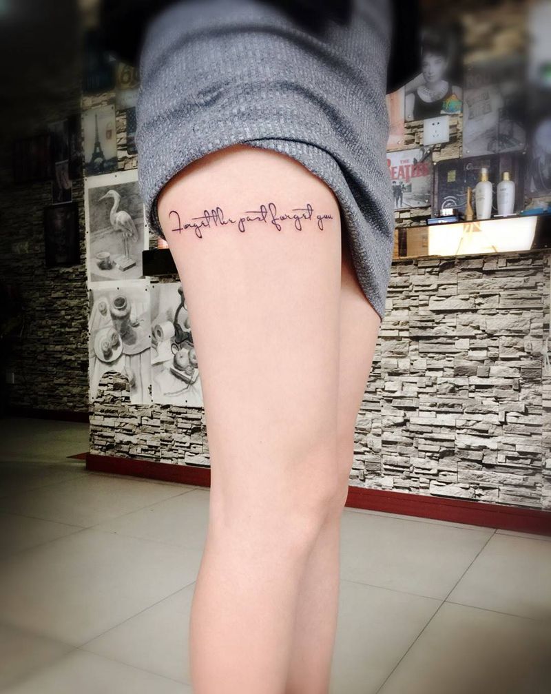 美女大腿小英文纹身图片_腰部背部肩部颈部胸部腹部臀部腿部手部手臂纹身图案