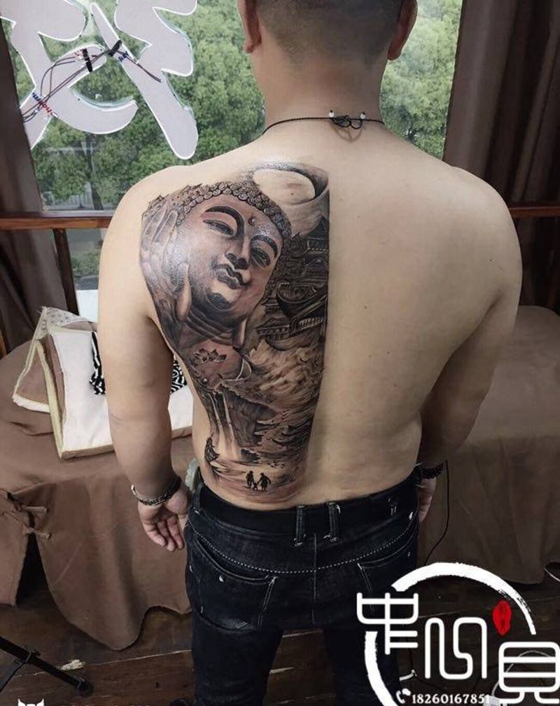 守护纹身图片_背部纹身图案