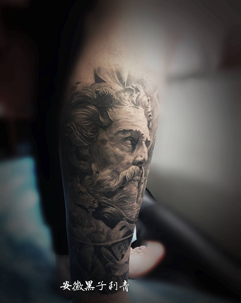 波塞冬包小腿纹身图片_腿部欧美写实波塞冬天使纹身图案