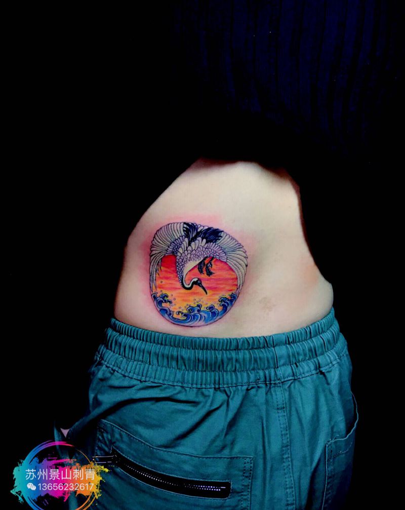 仙鹤纹身图片_腰部纹身图案