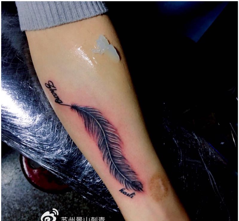 羽毛纹身图片_手臂纹身图案