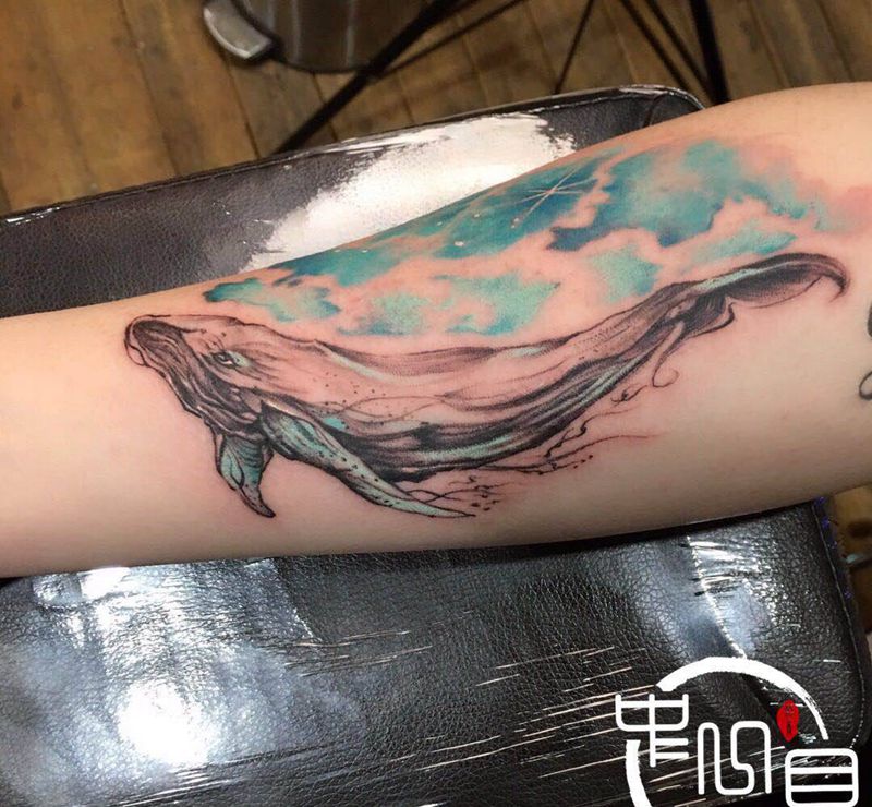 如鲸向海纹身图片_手臂纹身图案
