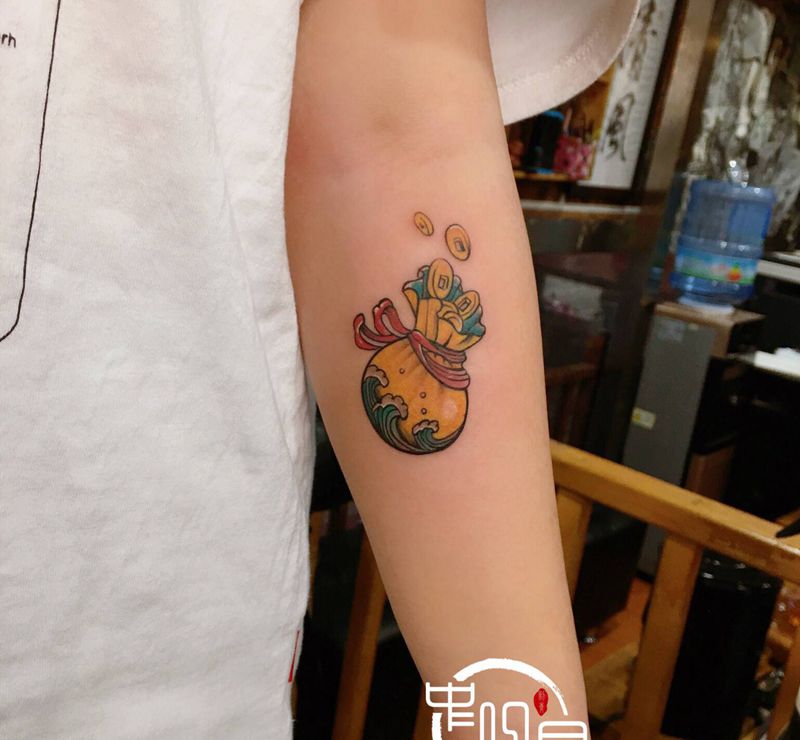 钱袋纹身图片_手臂纹身图案