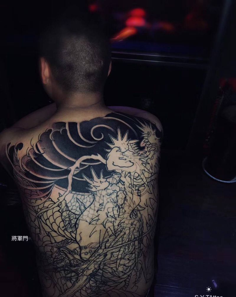 满背遮盖纹身图片_背部纹身图案