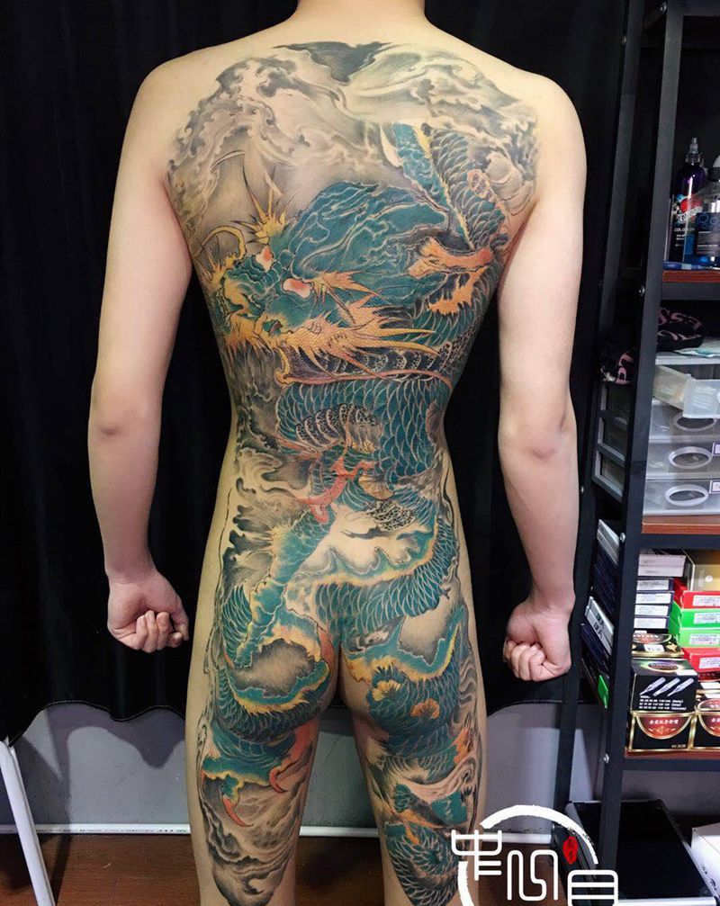 传统龙纹身图片_背部纹身图案