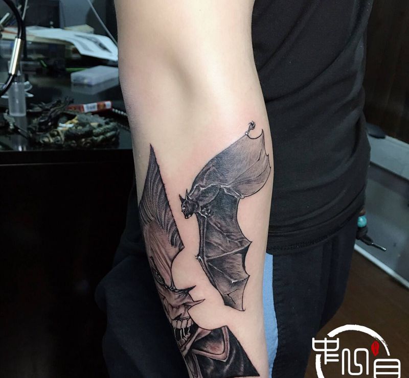 蝙蝠纹身图片_手臂纹身图案