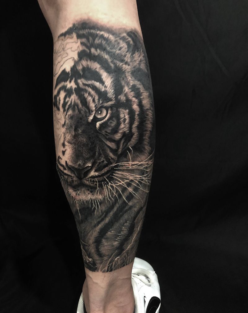 虎纹身图片_腿部欧美写实虎纹身图案