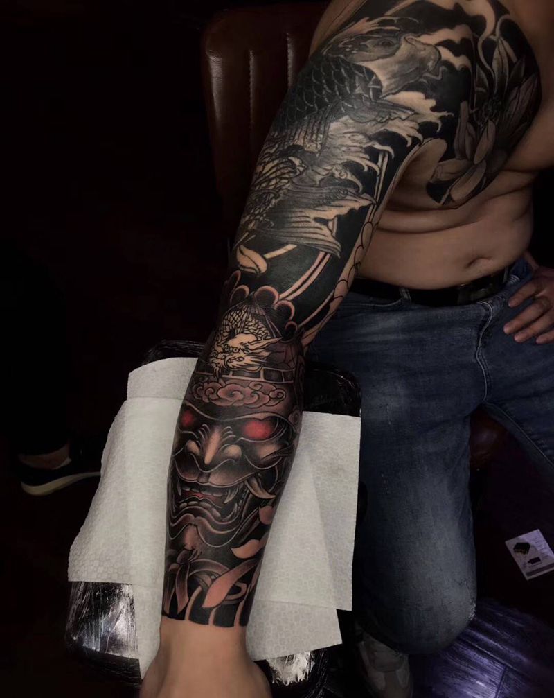 接小臂纹身图片_老传统新传统纹身图案