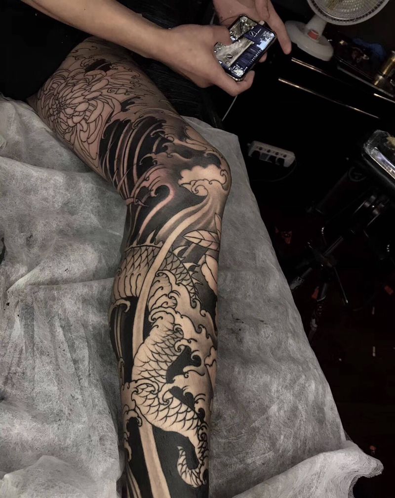 传统花腿纹身图片_腿部新传统纹身图案