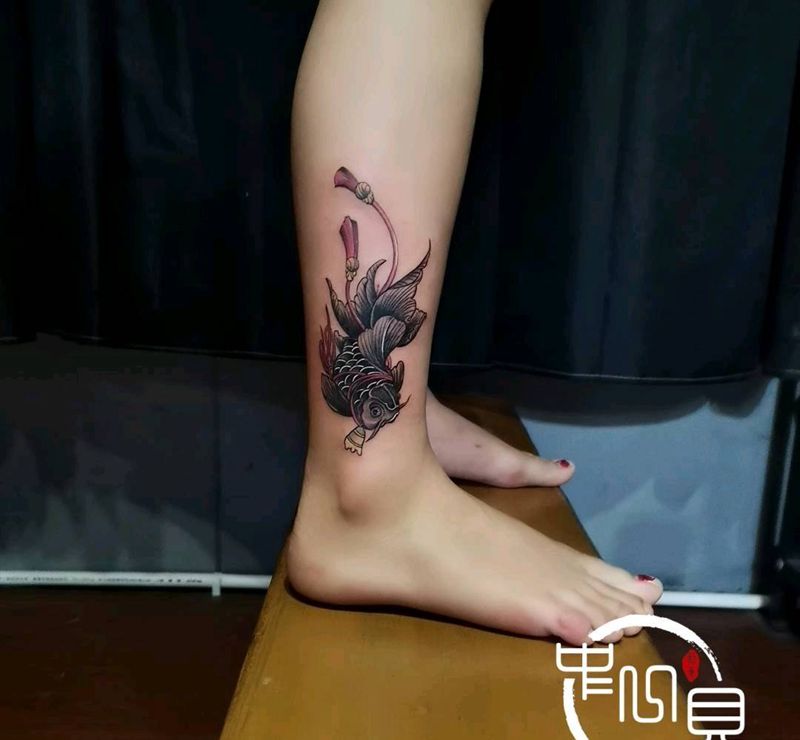 金鱼纹身图片_腿部纹身图案