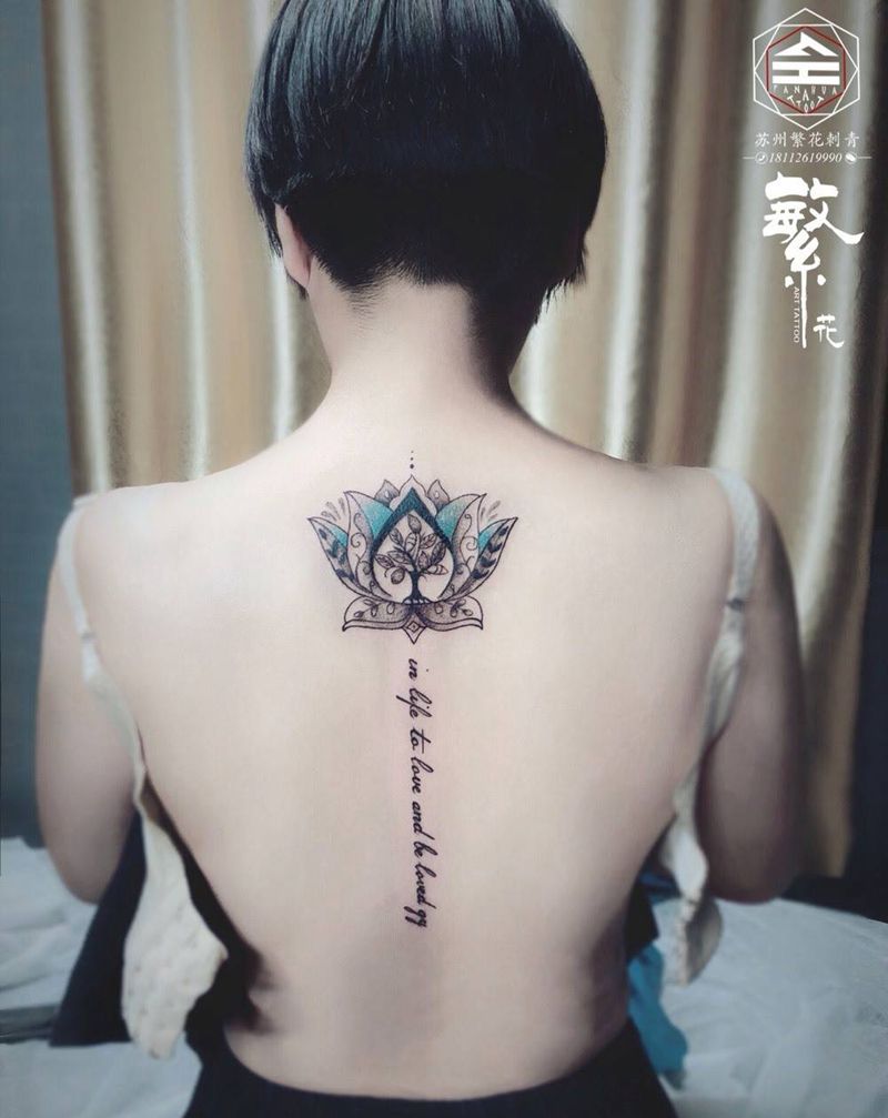 后背莲花纹身图片