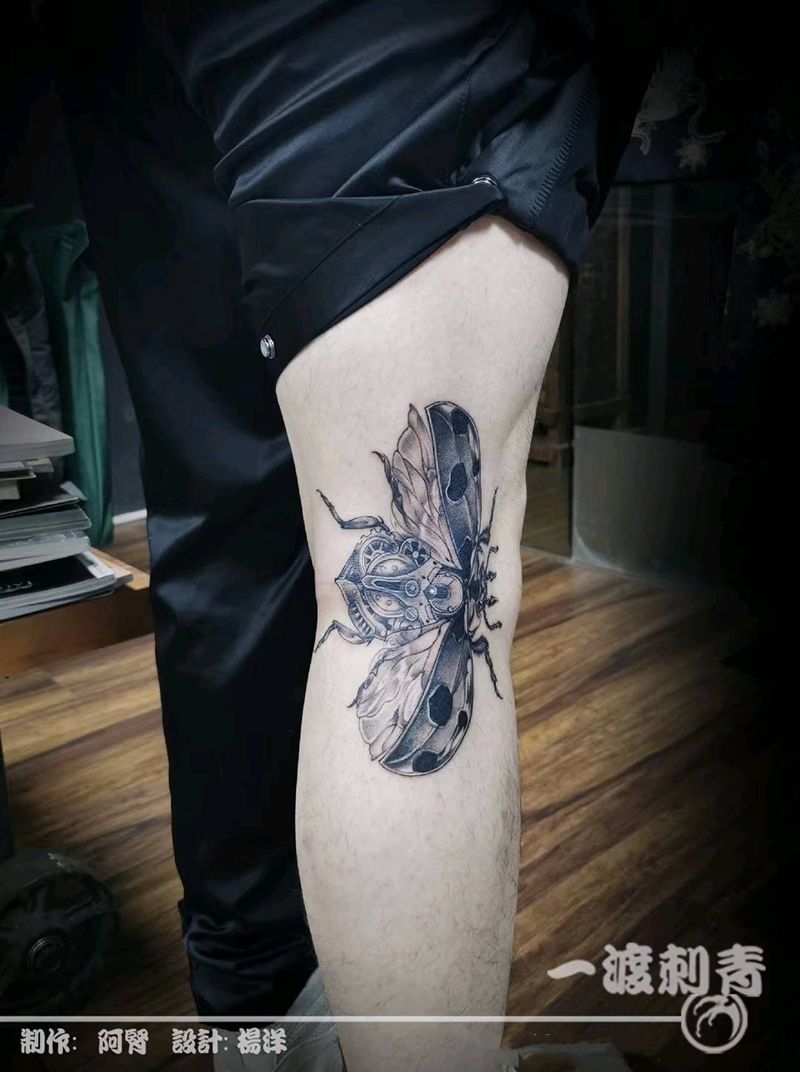 七星瓢虫纹身图片_腿部点刺New School纹身图案