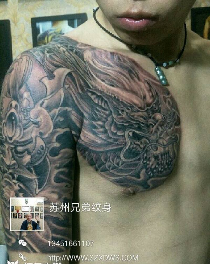 黑灰半甲纹身图片_胸部手臂传统动物人物成品纹身图案