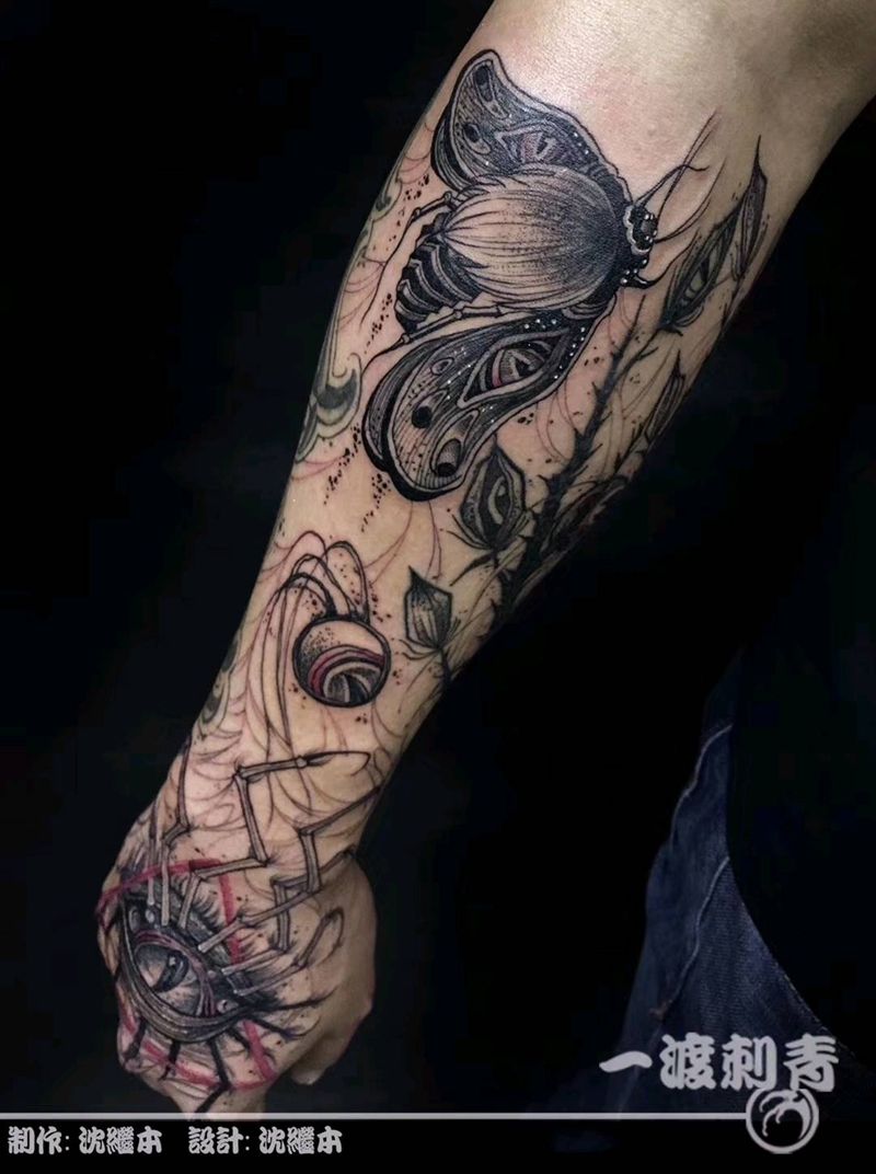 蛾子纹身图片_手臂点刺纹身图案