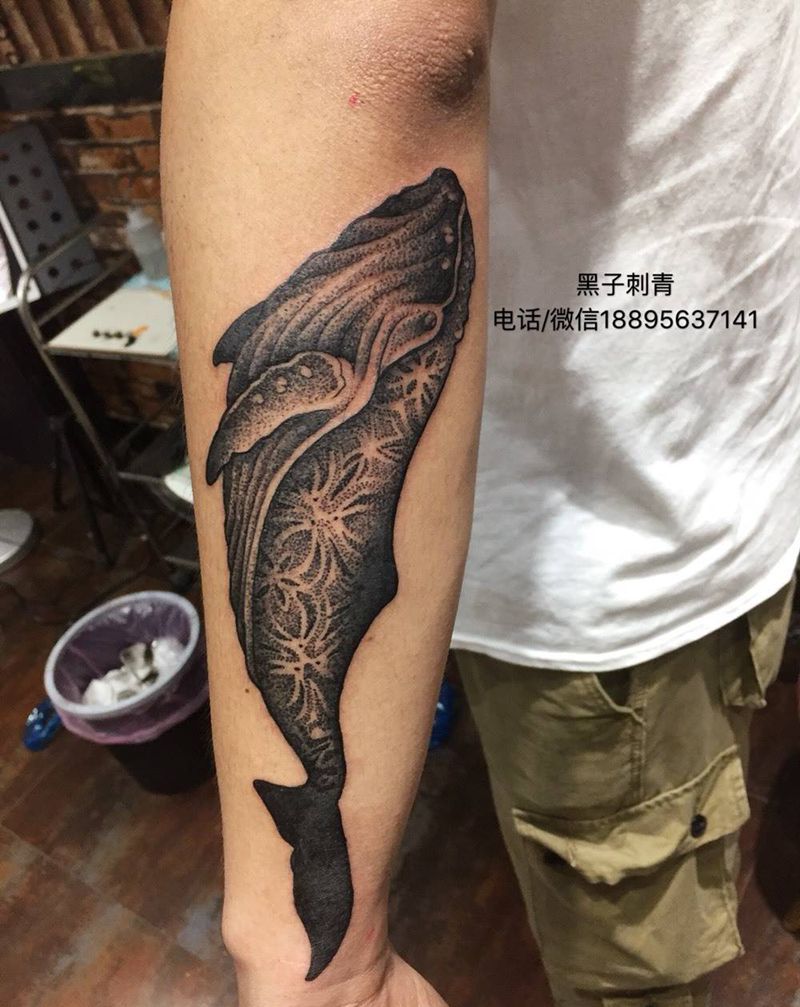 点刺鲸鱼纹身图片