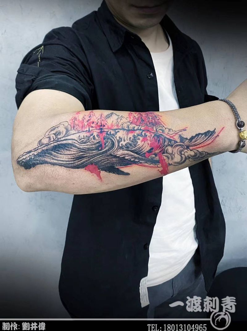 空岛鲸鱼纹身图片_手臂点刺水彩纹身图案