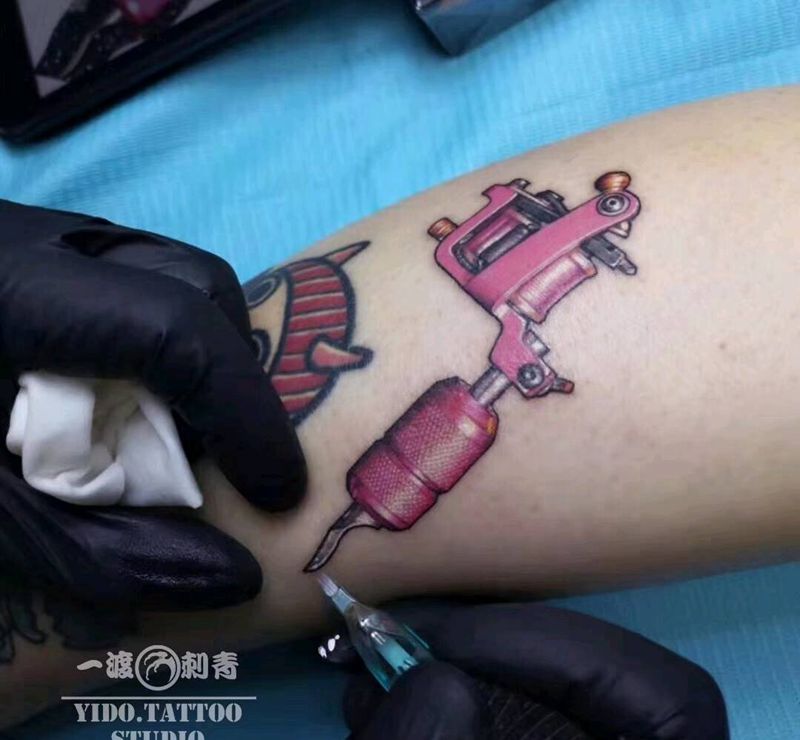 纹身机纹身图片_腿部欧美写实纹身图案