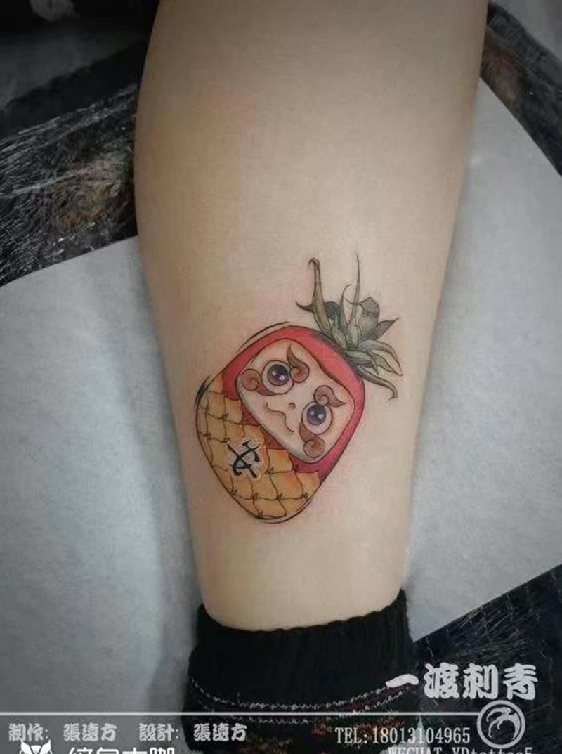 菠萝达摩纹身图片_脚部New School纹身图案