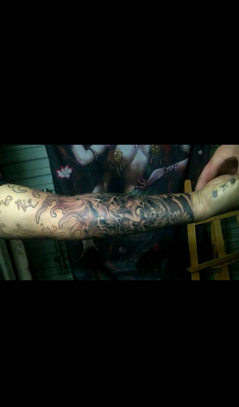 小臂纹身图片_手臂传统人物纹身图案