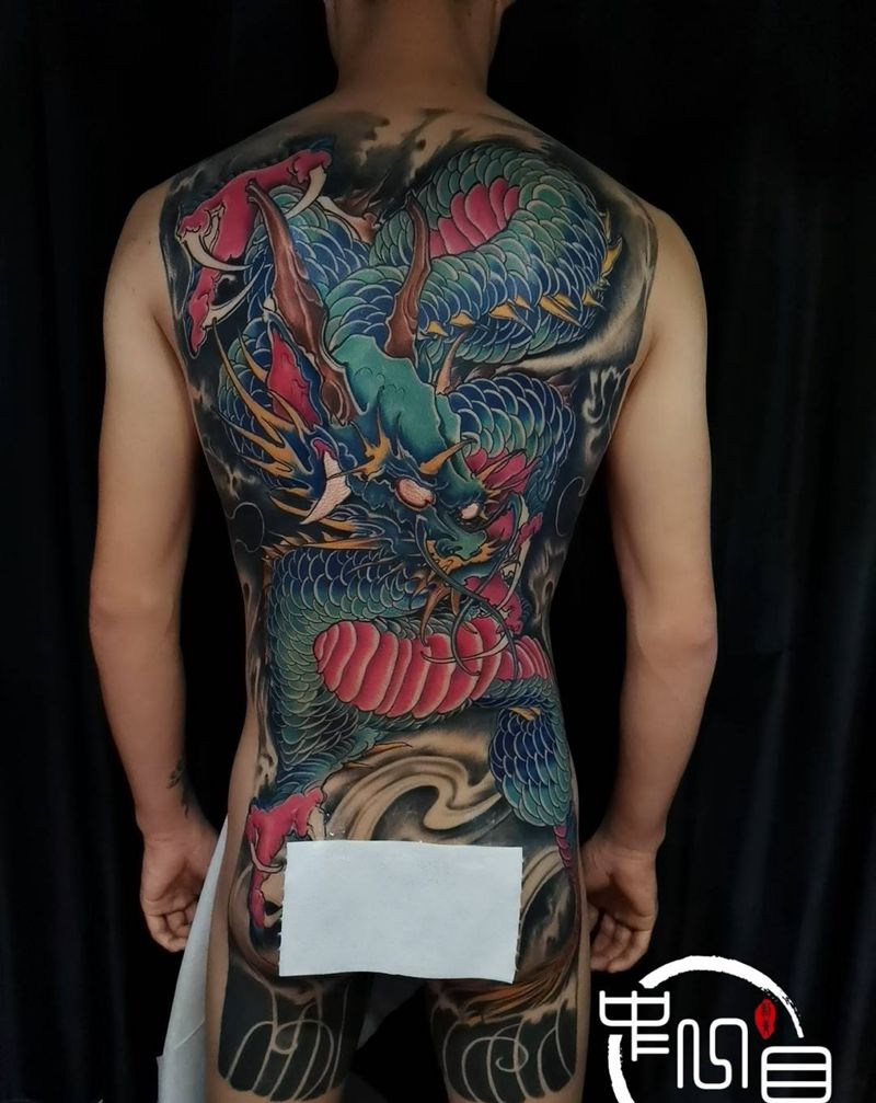 龙【一路走来】纹身图片_背部新传统纹身图案