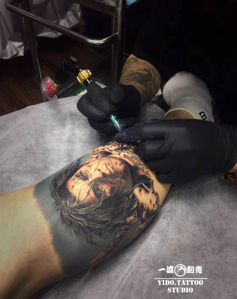 魔兽瓦里安纹身图片_腿部脚部欧美写实纹身图案