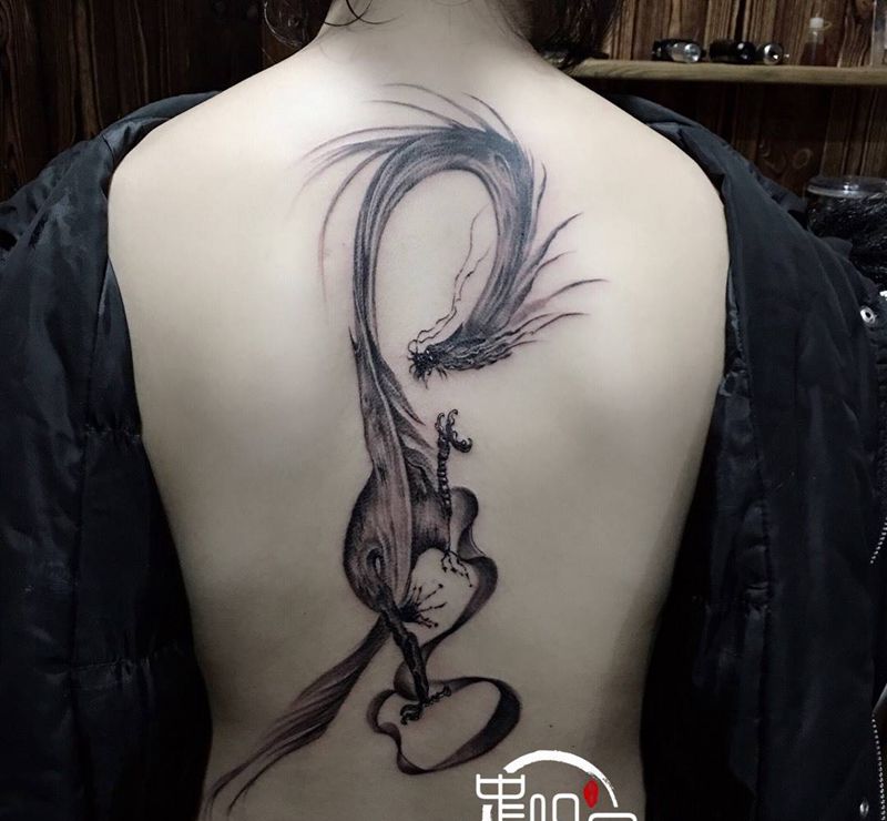 水墨龙纹身图片_背部纹身图案