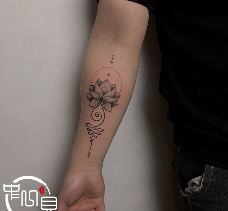 莲纹身图片_手臂纹身图案