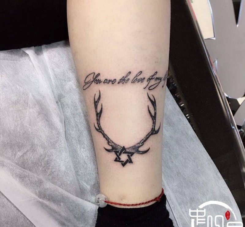 鹿角纹身图片_腿部纹身图案