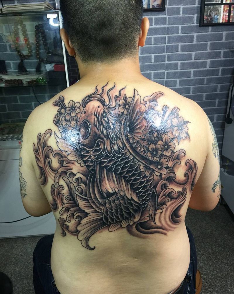 鲤鱼遮盖老纹身纹身图片