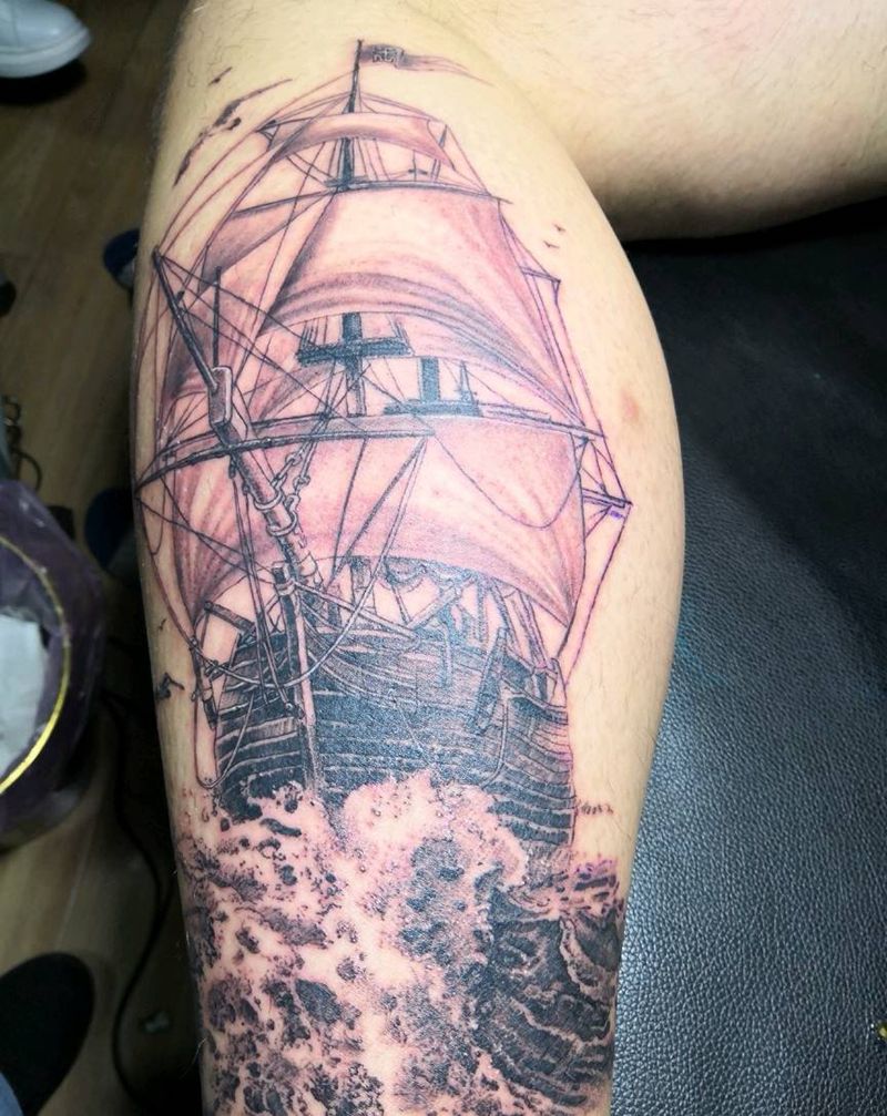 又双叒见帆船纹身图片_腿部欧美写实帆船成品纹身图案