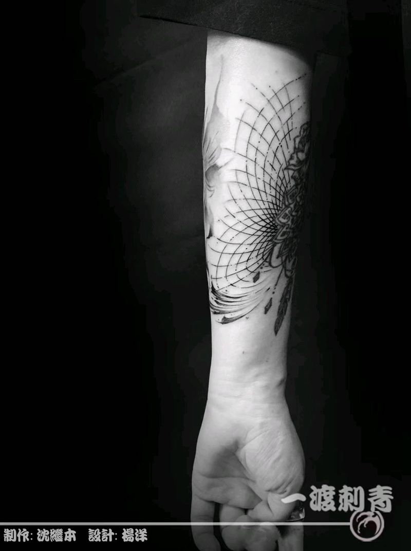 射线纹身图片_手臂点刺几何纹身图案