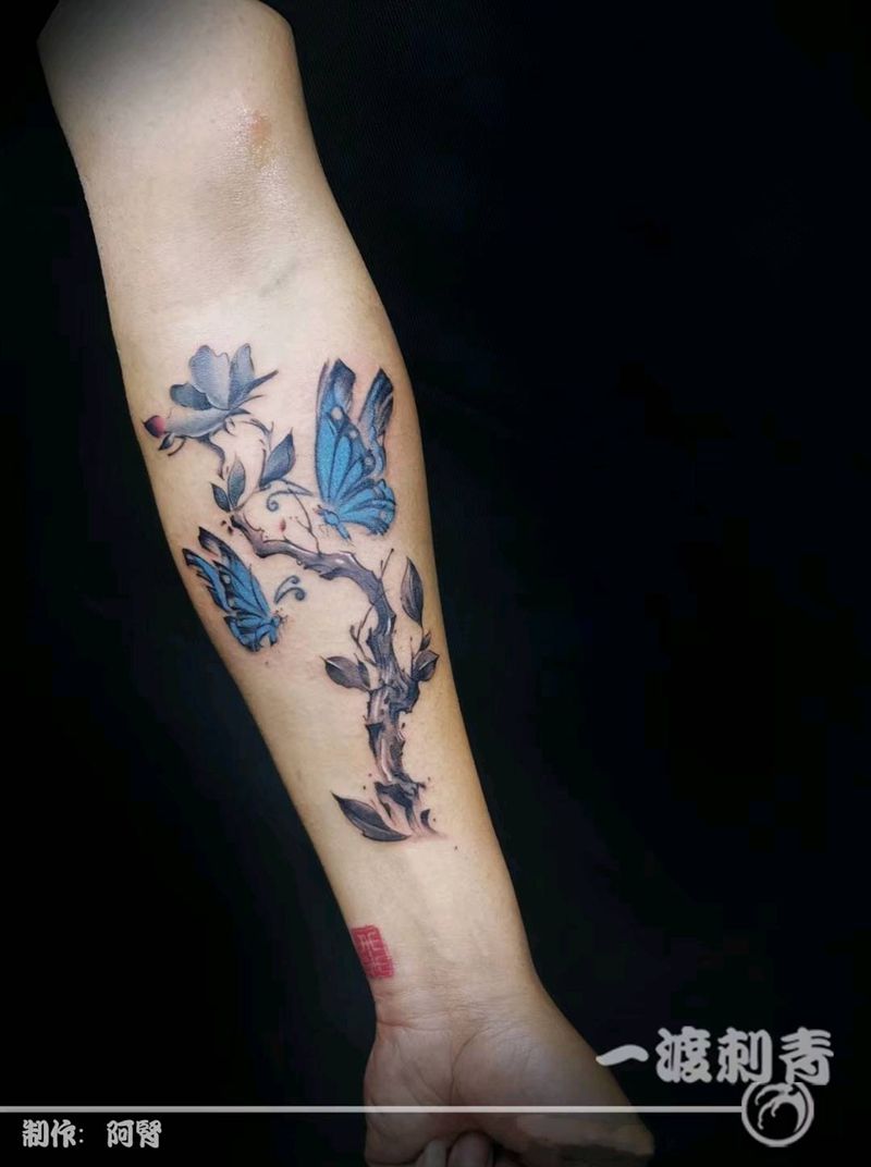 植物蝴蝶纹身图片_手臂水彩水墨纹身图案