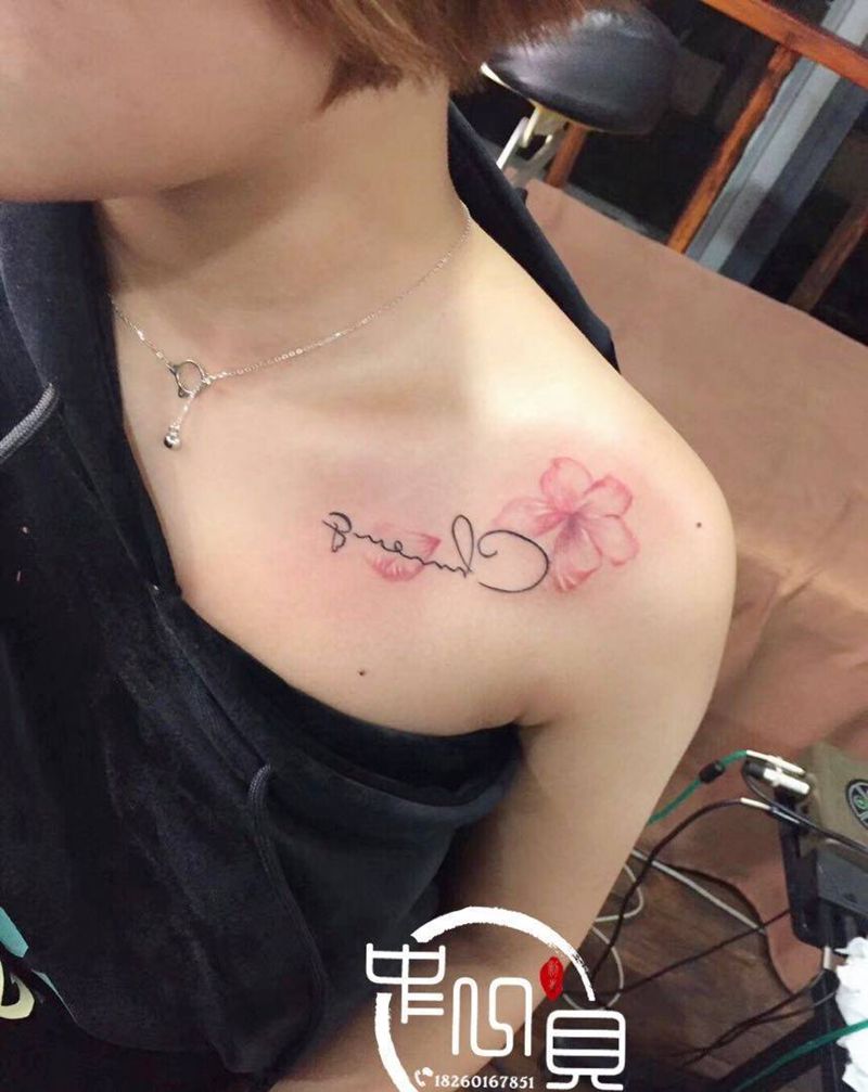 花纹身图片_肩部纹身图案