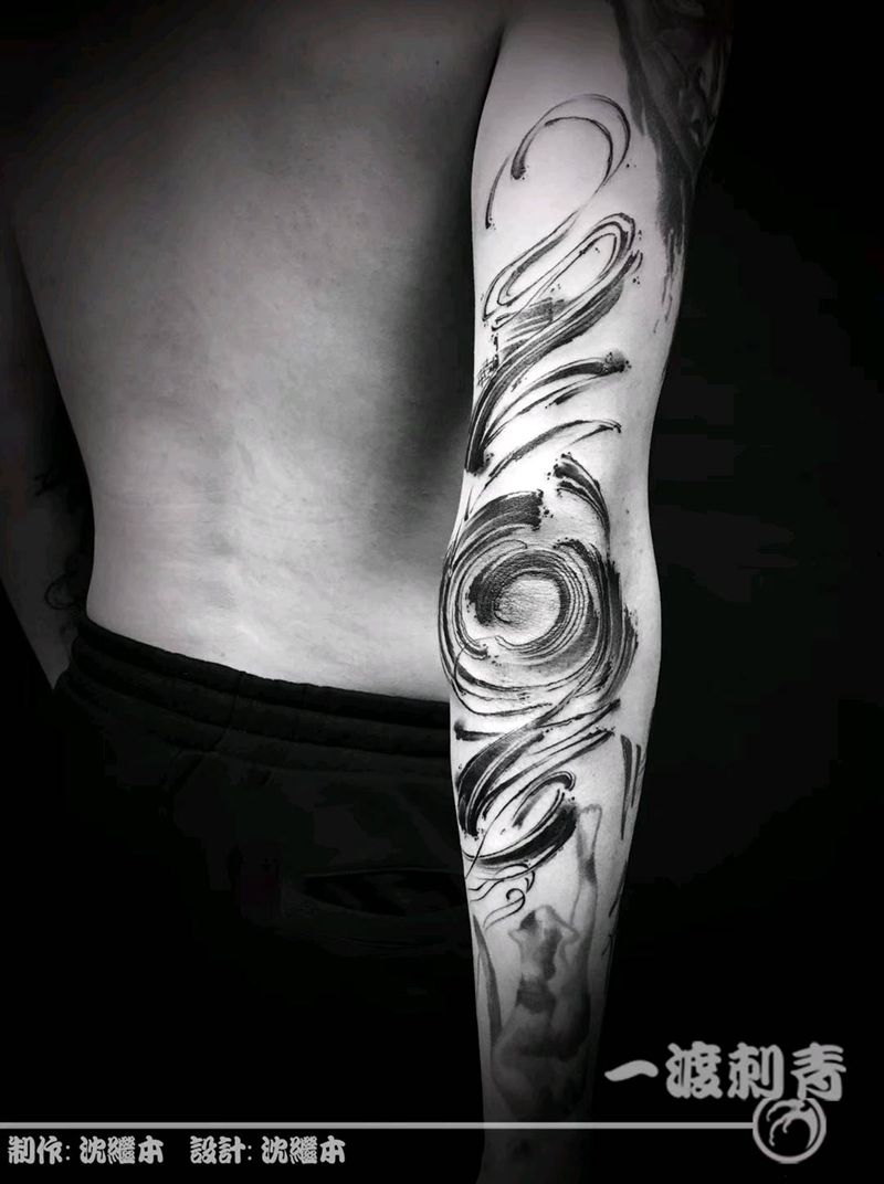 随风纹身图片_手臂水墨纹身图案