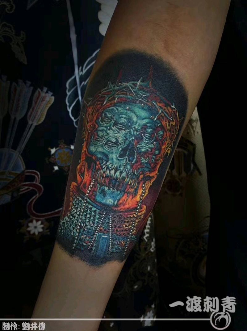 八眼神童纹身图片_手臂欧美写实纹身图案