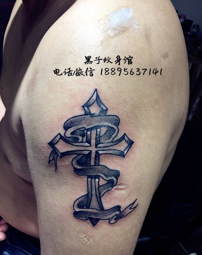 十字架纹身图片