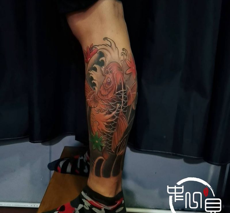 鱼--菊纹身图片_腿部纹身图案