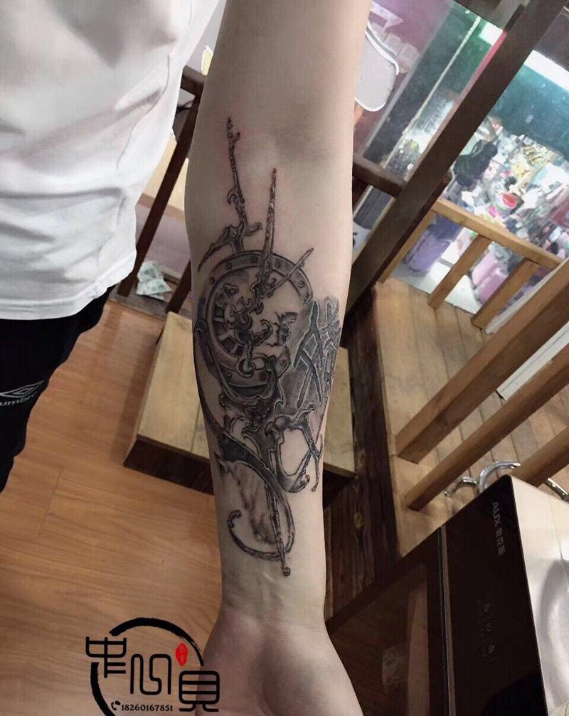 指南纹身图片_手臂纹身图案