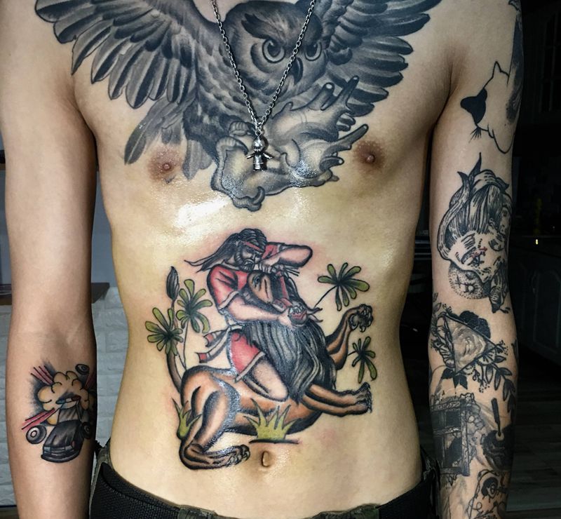 肚皮是一块痛感比较强的地方纹身图片