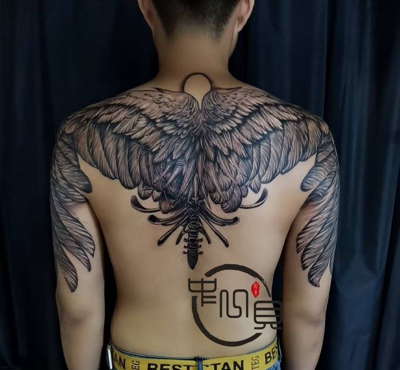 翅膀纹身图片_手臂背部纹身图案