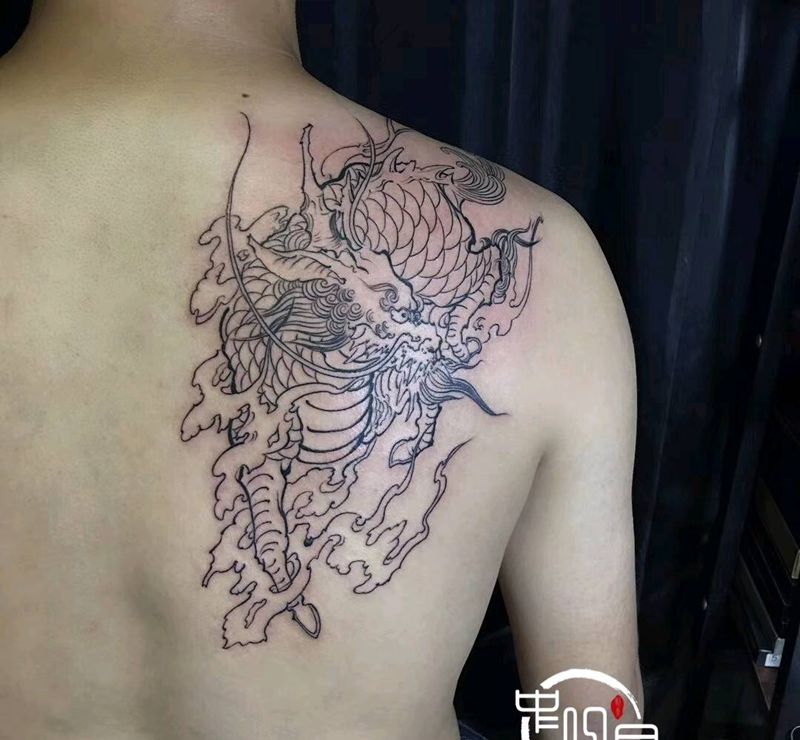 麒麟线纹身图片_背部纹身图案