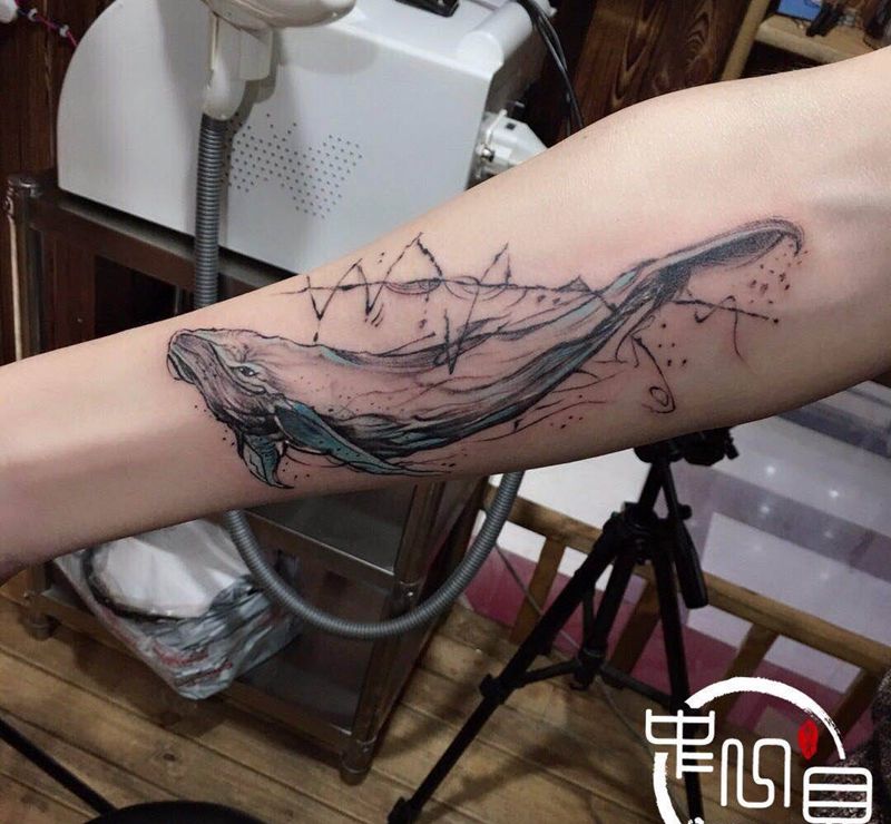 如鲸向海纹身图片_手臂纹身图案