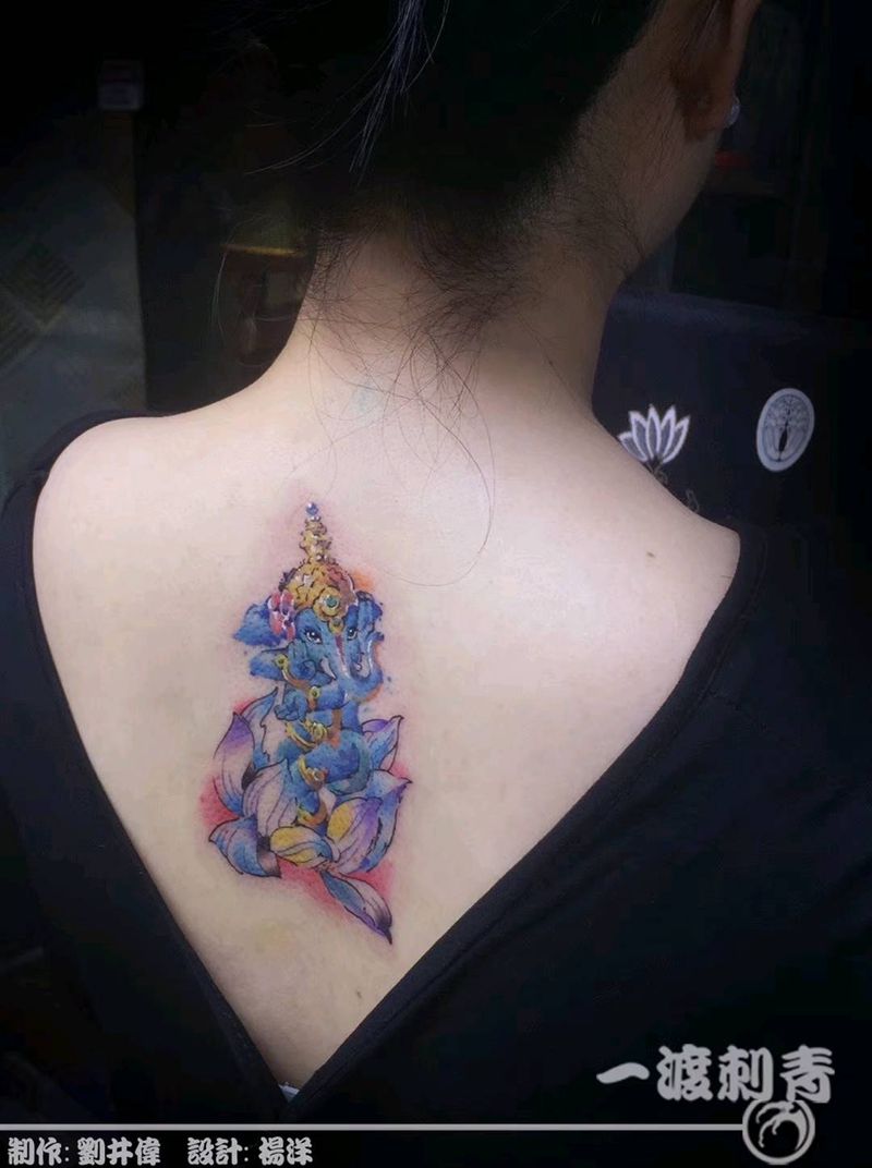 小象神纹身图片_背部水彩纹身图案