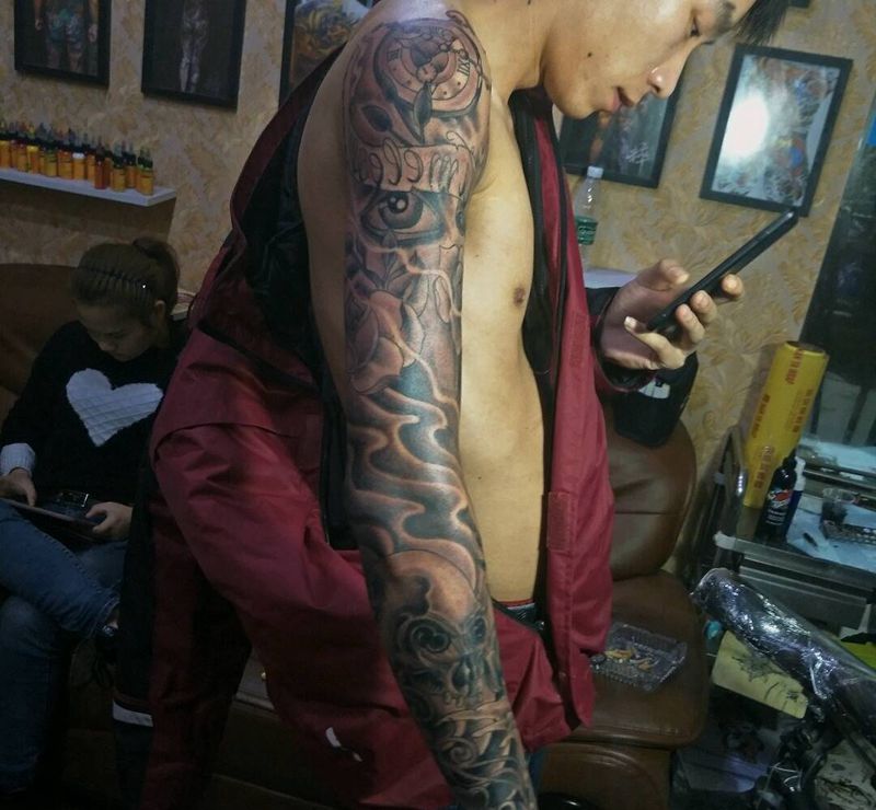 花臂纹身图片_手臂欧美几何字符人物植物宗教成品纹身图案