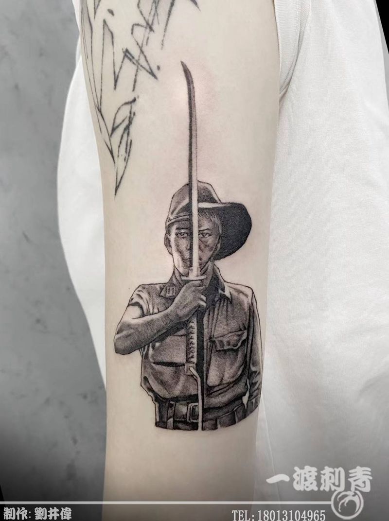 圣诞快乐  劳伦斯先生纹身图片_手臂欧美写实纹身图案