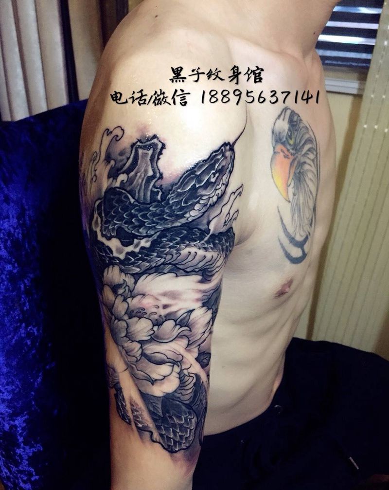 大蛇遮盖纹身图片
